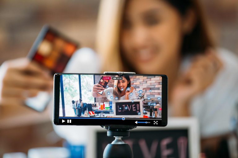 How to live stream on Facebook and YouTube at the same time by mobile Free How to live stream on Facebook and YouTube at the same time by mobile Free
